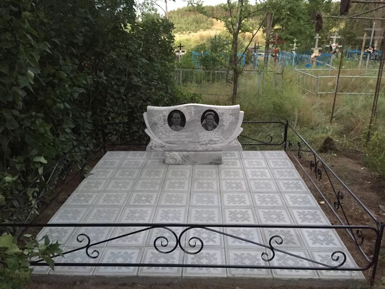захоронение в 2 местах. разрытые могилы на кладбище. короленко 68 благоустройство могил. благоустройство мест захоронения. благоустройство могилы сиян на кладбище.