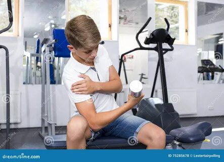 Мальчик в зале