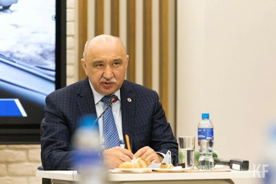 Казань директор. Директор казанского цирка дамир шарифуллин. Амина валеева директор школы 175 казань. Гафаров исполком казань. Директор 60 школы казань.