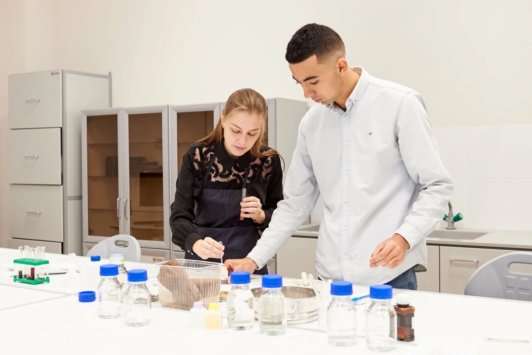 Лаборатория ран. Институт наук о земле тюмгу внутри. Тюмгу тюменский государственный университет. Институт наук о земле тюмень. Осипенко 2 тюмень тюмгу.