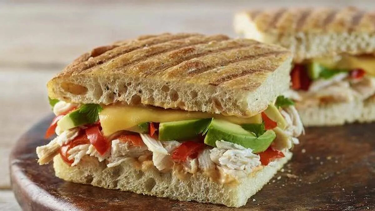 Диетический сэндвич с курицей. Сэндвич классический. Le Baguette сэндвич. Сэндвич с курицей грабли.