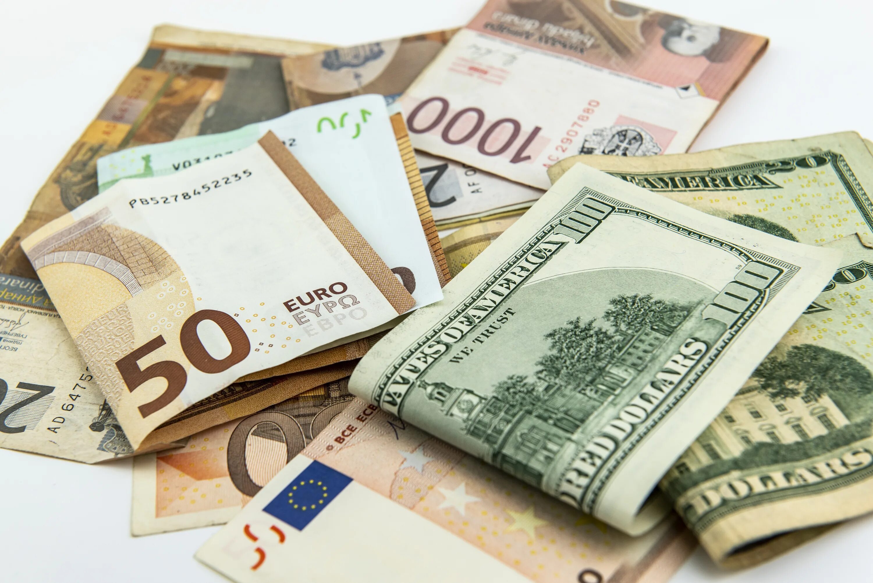 Евро валюта. Деньги евро. Доллар и евро. Иностранная валюта. Что покупать доллары или евро
