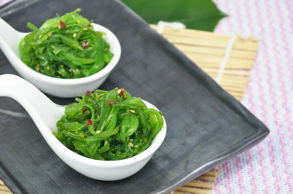 Чука вакаме. Водоросли чука (вакаме). Wakame Seaweed. Ролл вакаме.