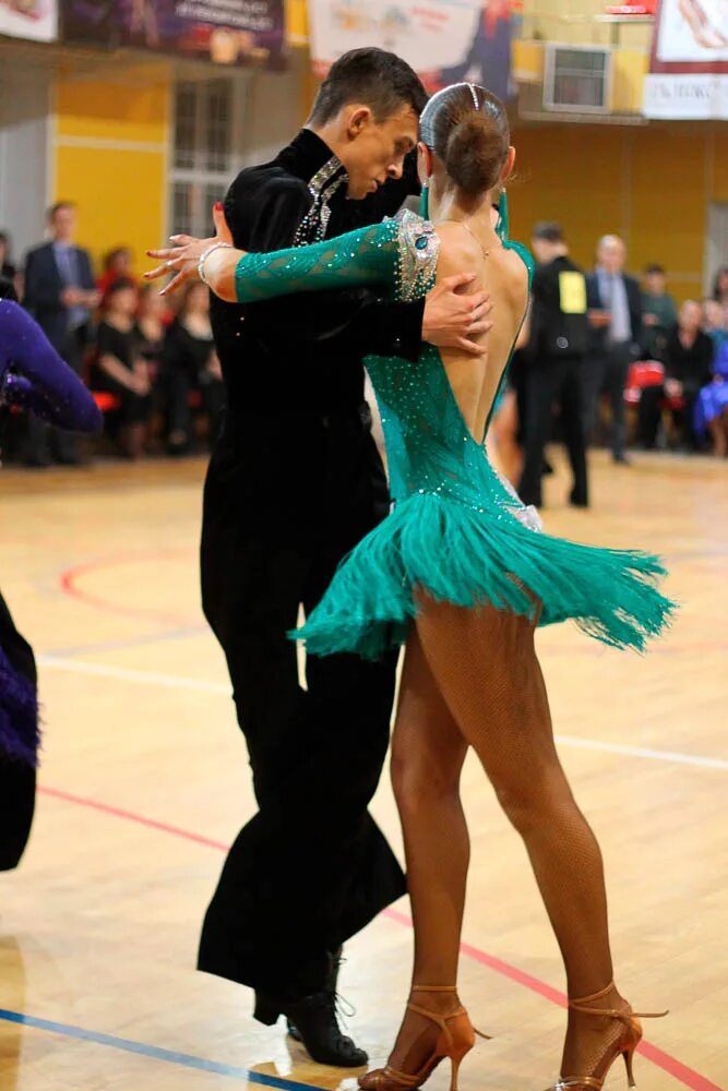 латина юниоры 1 платья 2022. платья для бальных танцев юниоры 1 латина и стандарт. юниоры 1 латина. платья для ю1 латина стандарт. кристина цыплякова бальные танцы.