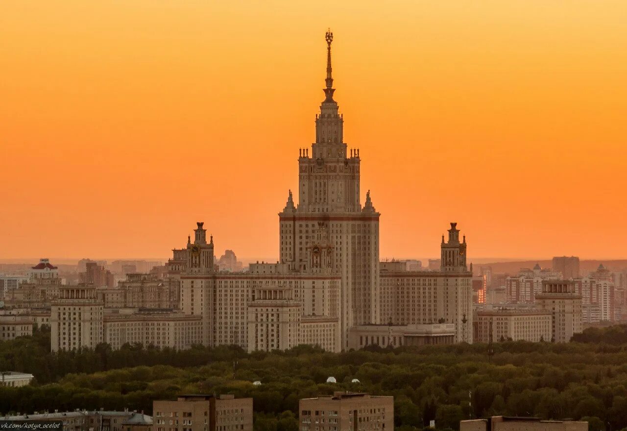 Высотки мгу и мида,. Высота сталинская москва. Семь сталинских высоток. Сталинские высотки в москве. Семь сестер высотки москвы.