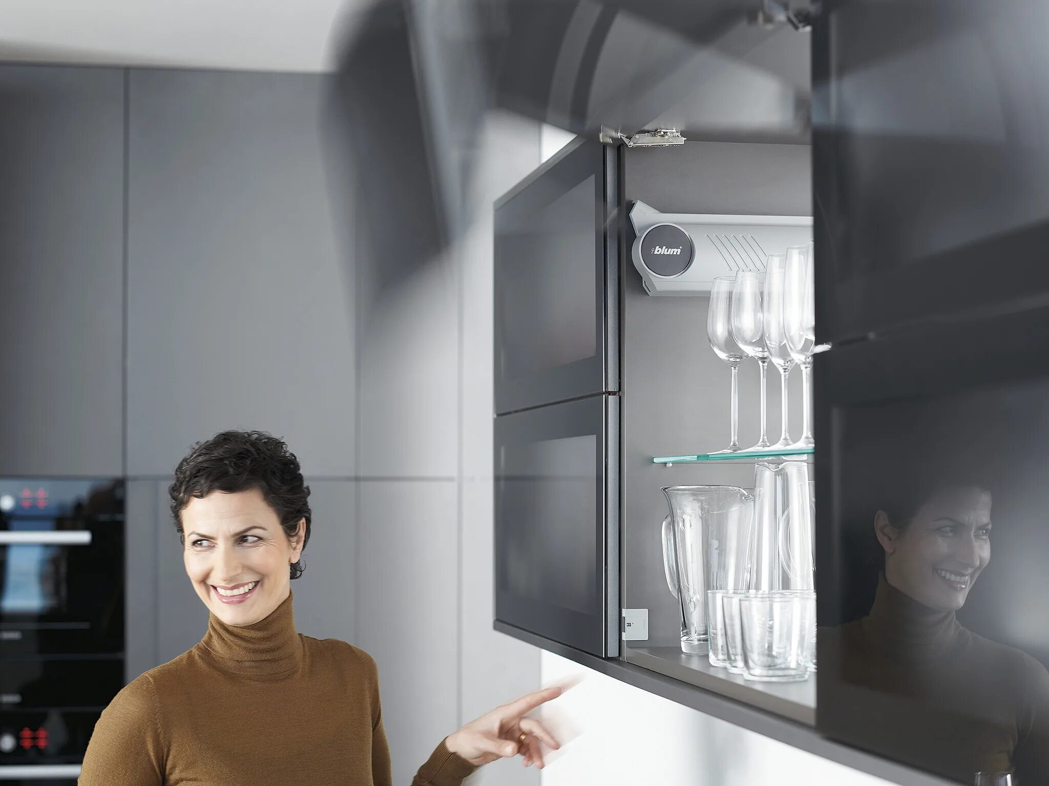 Blum instagram. Aventos servo drive. электропривод servo-drive для aventos hf, hs, hl. blum servo drive. фурнитура блюм австрия.
