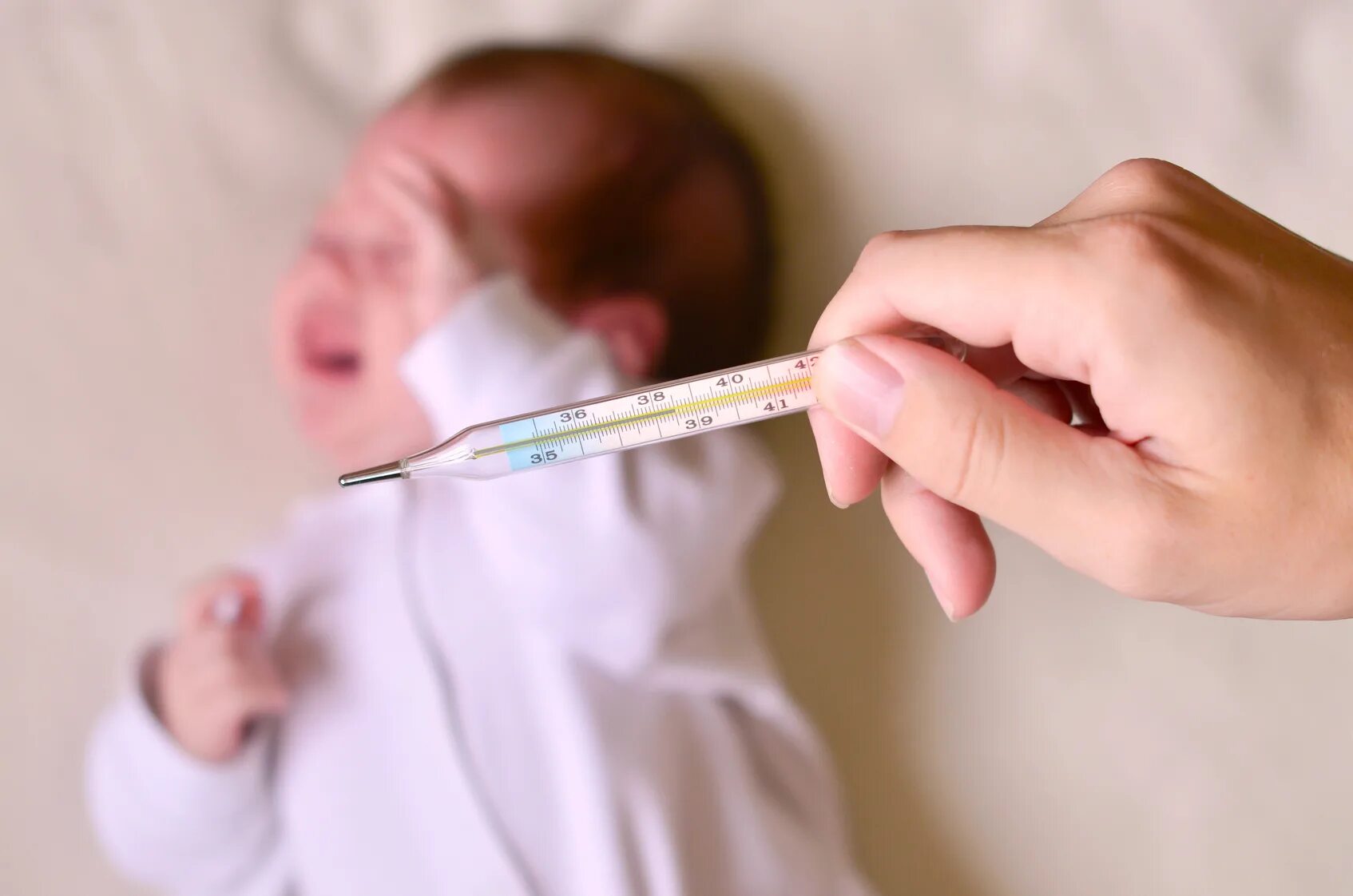 После прививок поднялась температура у ребенка. Повышение температуры у детей. ОРВИ У новорожденных детей.