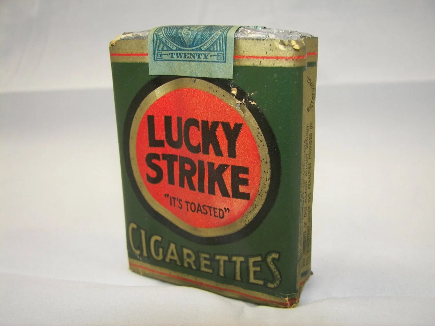 Лаки страйк с кнопкой. Лаки страйк Грин. Сигареты лаки страйк Грин. Lucky Strike сигареты 1900. Сигареты лаки страйк компакт.