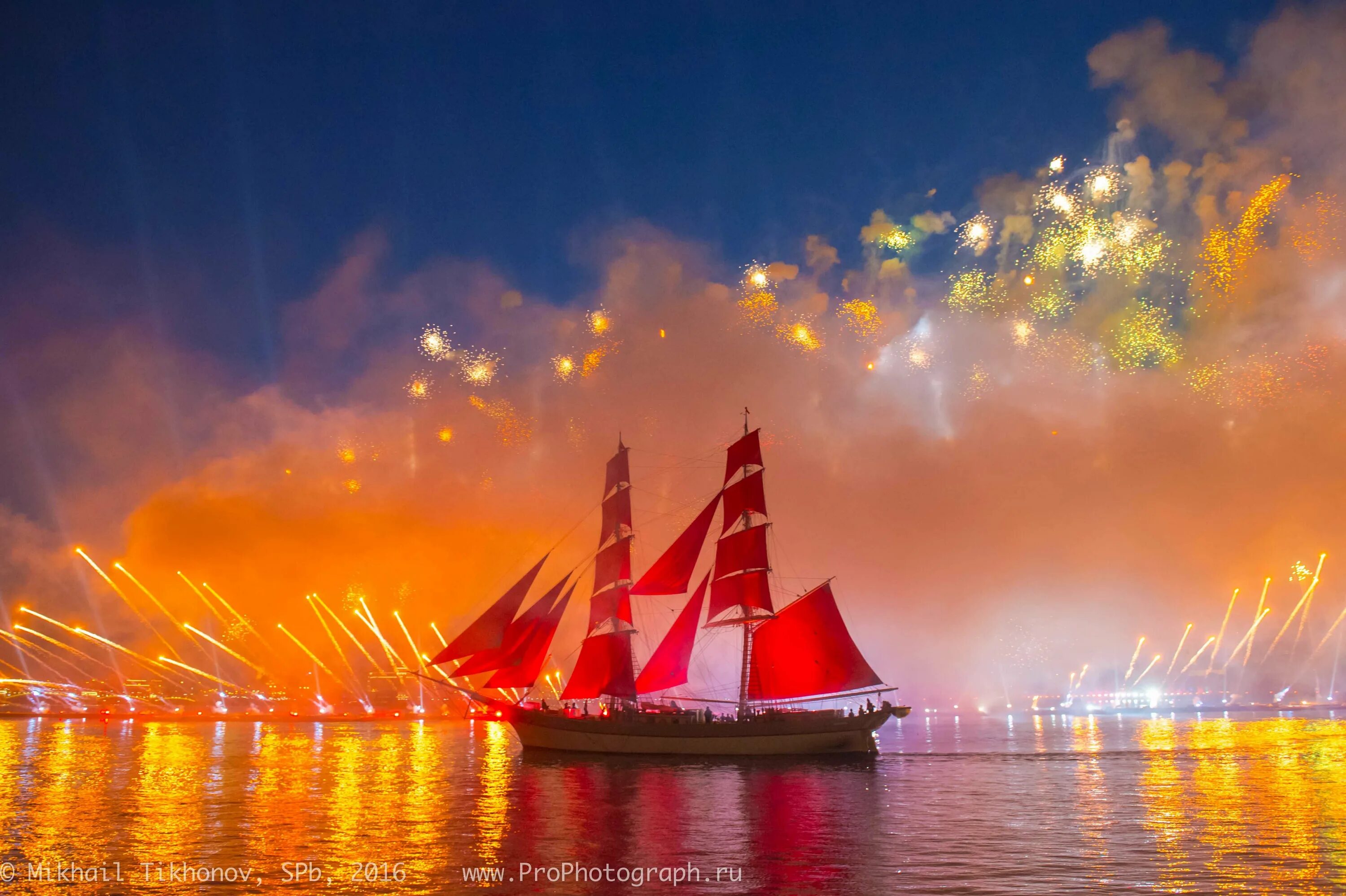 Баннер для выпускников с кораблем. Корабль алые паруса. Парусный корабль алые паруса. Корабль на волнах. Рассвет питер алые паруса.