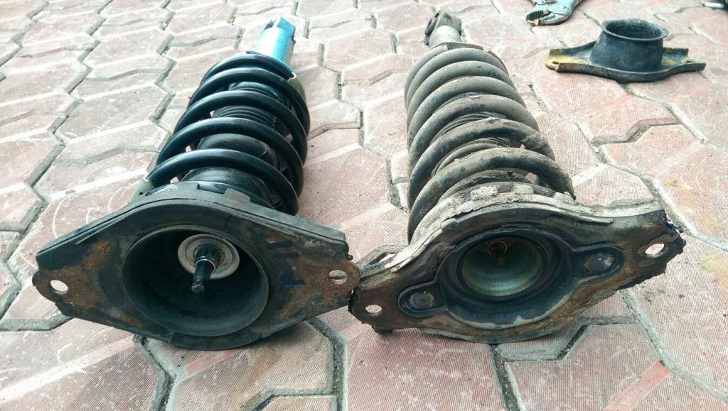 Амортизатор ниссан примера п12 56210AV425 Амортизатор подвески Nissan Primera P12 2002-2007 2002 купить бу по ц