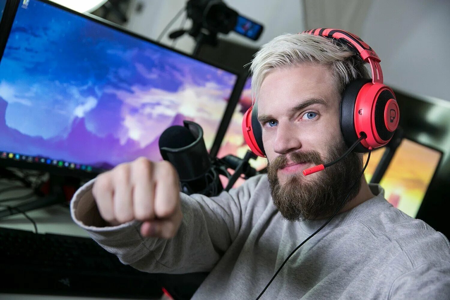 Рейзер ПЬЮДИПАЙ. PEWDIEPIE 2022. Игры которые играют блоггеры