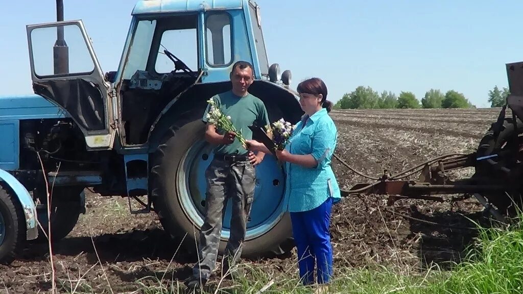 спк колхоз агрофирма дружба зеленокумск. с измалково измалковского района липецкой области. колхоз сотрудники. колхоз сотрудники. тяжелый труд в деревне.
