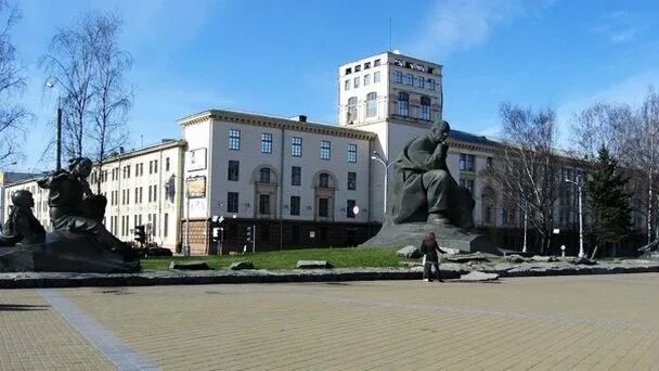 Коласа минск. Площадь якуба коласа. площадь якуба колоса минск. памятник якубу коласу в минске. площадь якуба коласа в минске фото.
