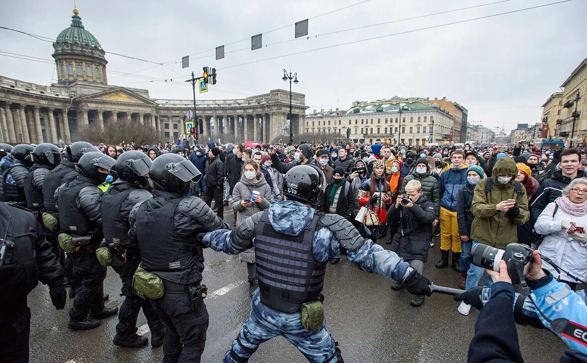 Петербург митинг навальный. Митинг 2021 в Санкт Петербурге. Протесты в Петербурге 23 января. Митинг 23 января 2021 Санкт Петербург. Митинги в сангтпетербуоге.