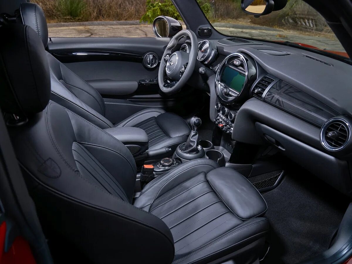 Mini комплектации. Mini cooper 2025 interior. mini cooper 2025 салон. mini cooper s 2019 салон. mini cooper f56 салон.