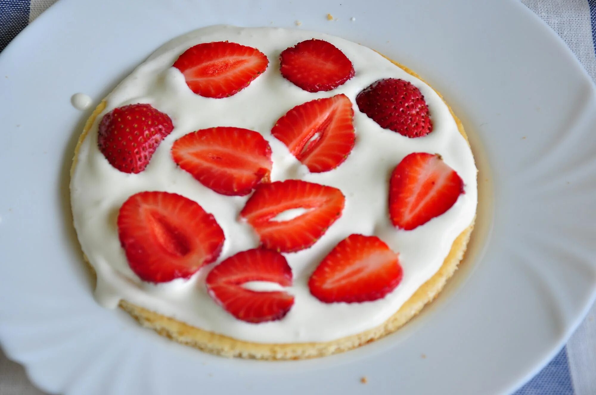 торт молочная девочка. молочный торт с клубникой рецепт. молочный торт с клубникой рецепт. молочная девочка с малиновым конфи. торт молочная девочка с малиновым конфи.