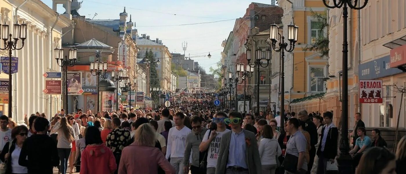 Население нижнего новгорода области. Нижний Новгород население. Город Нижний Новгород население. Нижний Новгород большая Покровская Минину. Нижний Новгород люди.