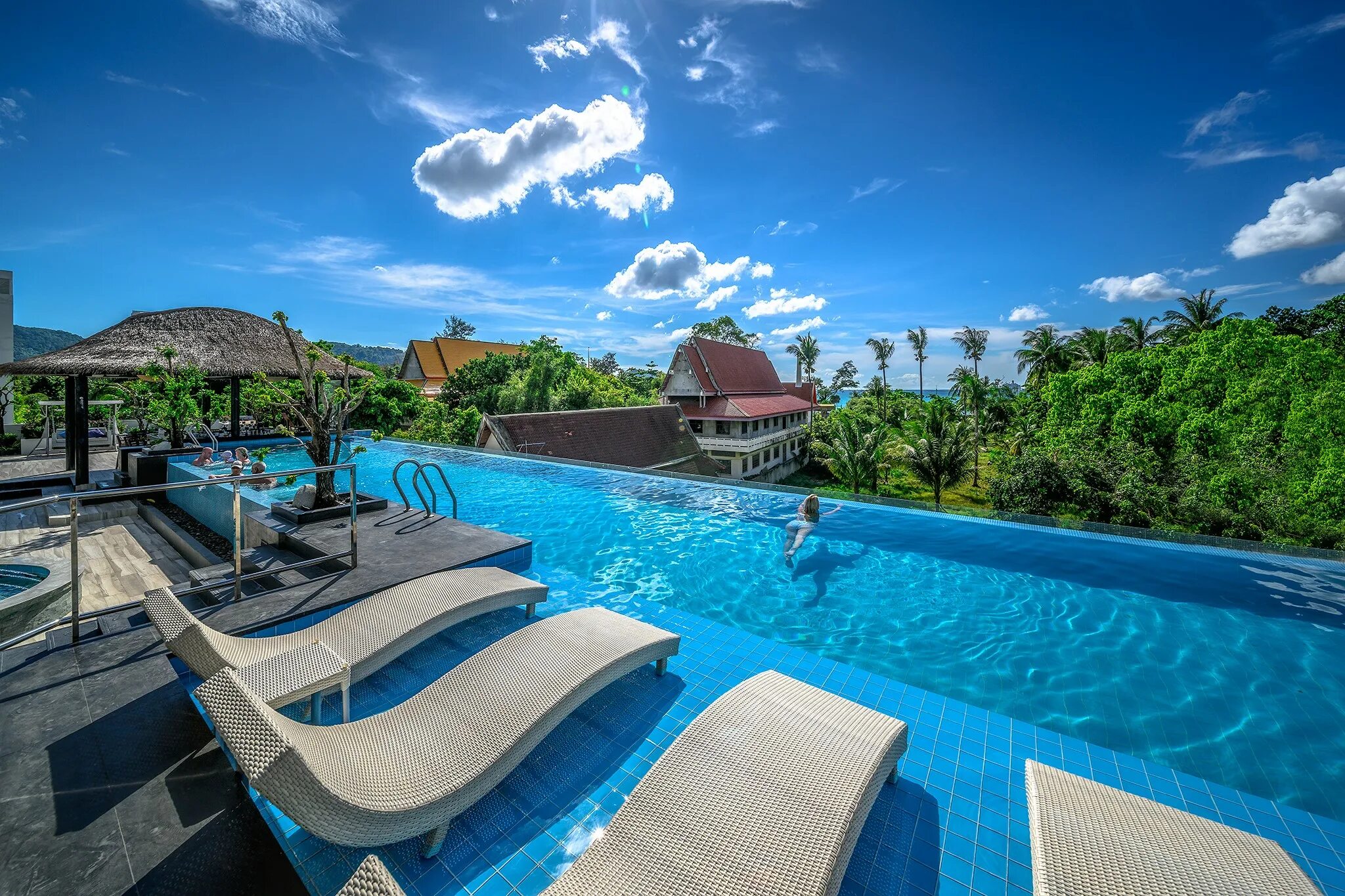 Andaman beach suites. Andaman Пхукет. Патонг Пхукет Таиланд. Андаман Бич. Отель Андаман Пхукет.