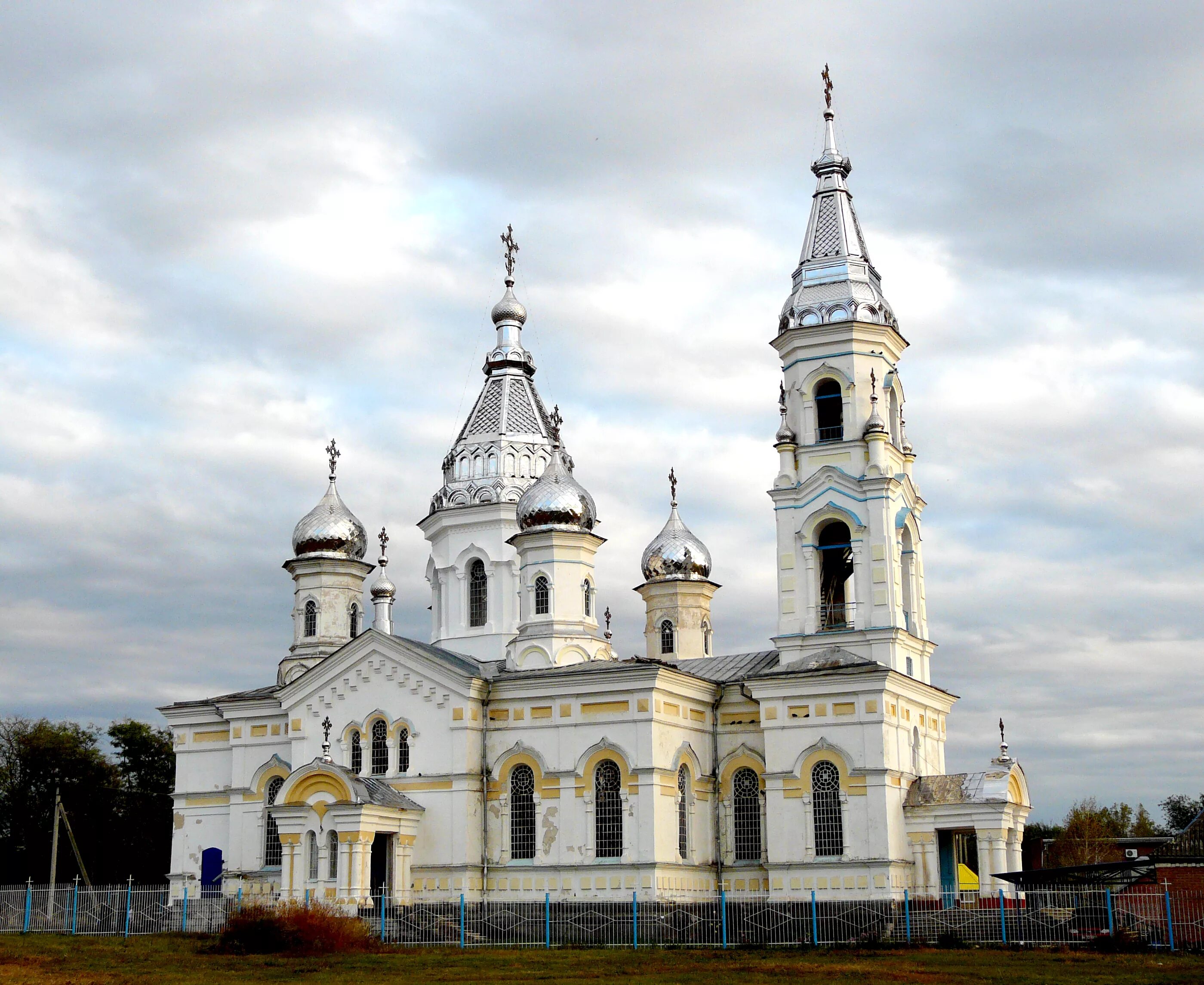 Красногвардейское село дмитриевское погода. Храм Николая Чудотворца в Дмитриевском. Село Дмитриевское Ставропольского края храм. Ставропольский край Дмитриевское Церковь Николая Чудотворца. Храм Марии Магдалины Дмитриев Курской области.