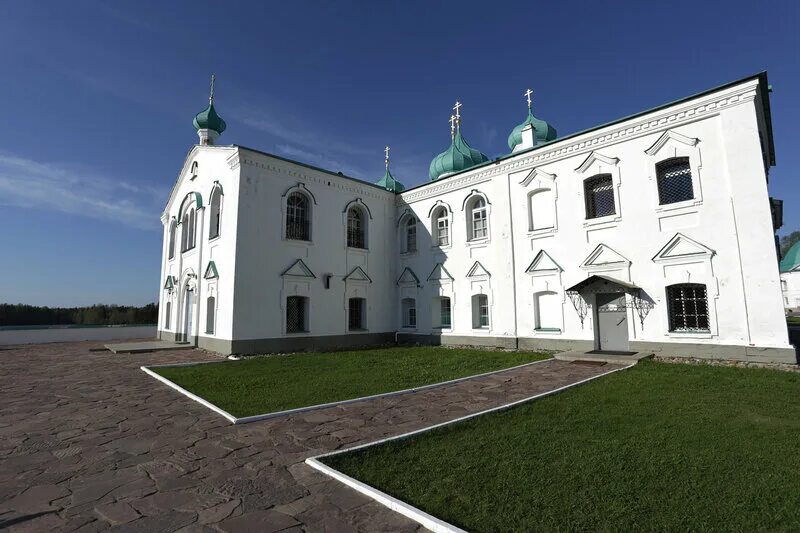 Старая слобода свирский монастырь. Старая слобода (ленинградская область). Свирский монастырь гостиница старая слобода. Озеро рощинское старая слобода. Свирский монастырь гостиницы.
