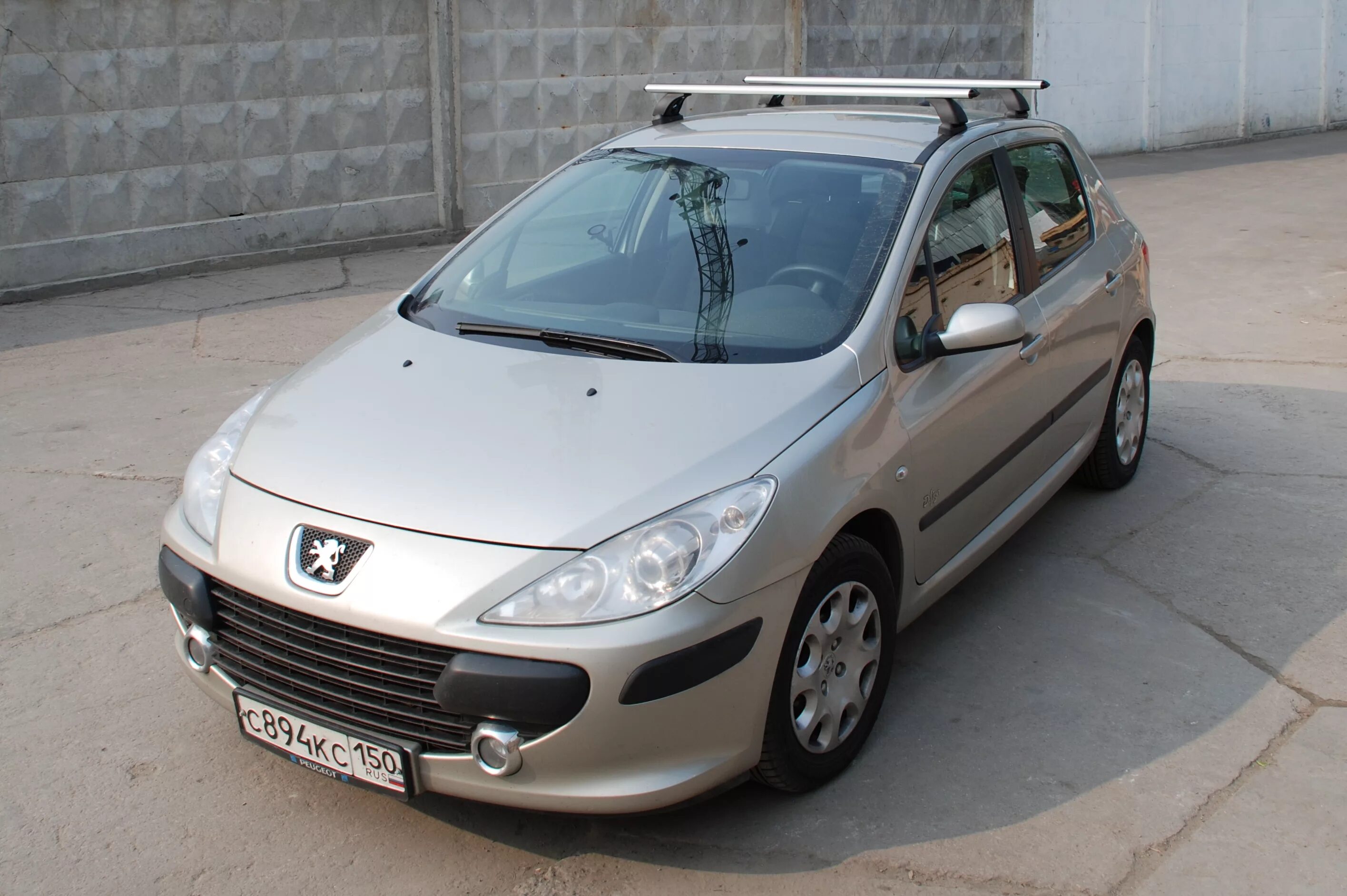 Пежо 307 1.6 бензин купить. Багажник на крышу Peugeot 307. Peugeot 307 2005-2008. Пежо 307 хэтчбек багажник. Багажник Lux на Пежо 307.