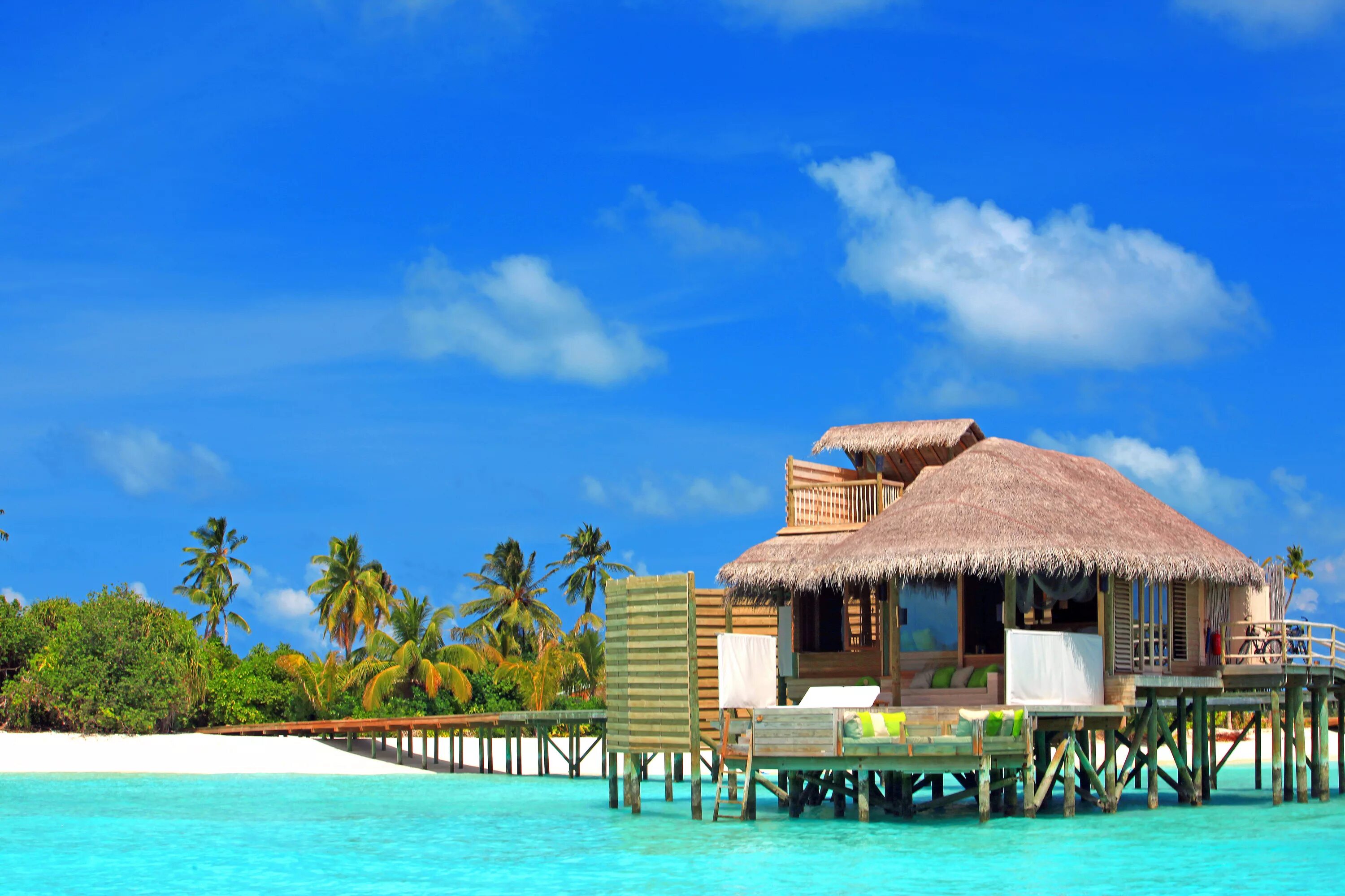 Stay island. Лааму Атолл Мальдивы. Six senses Laamu Мальдивы. Мальдивы Атолл домики. Мальдивы Атол Лааму Атолл.