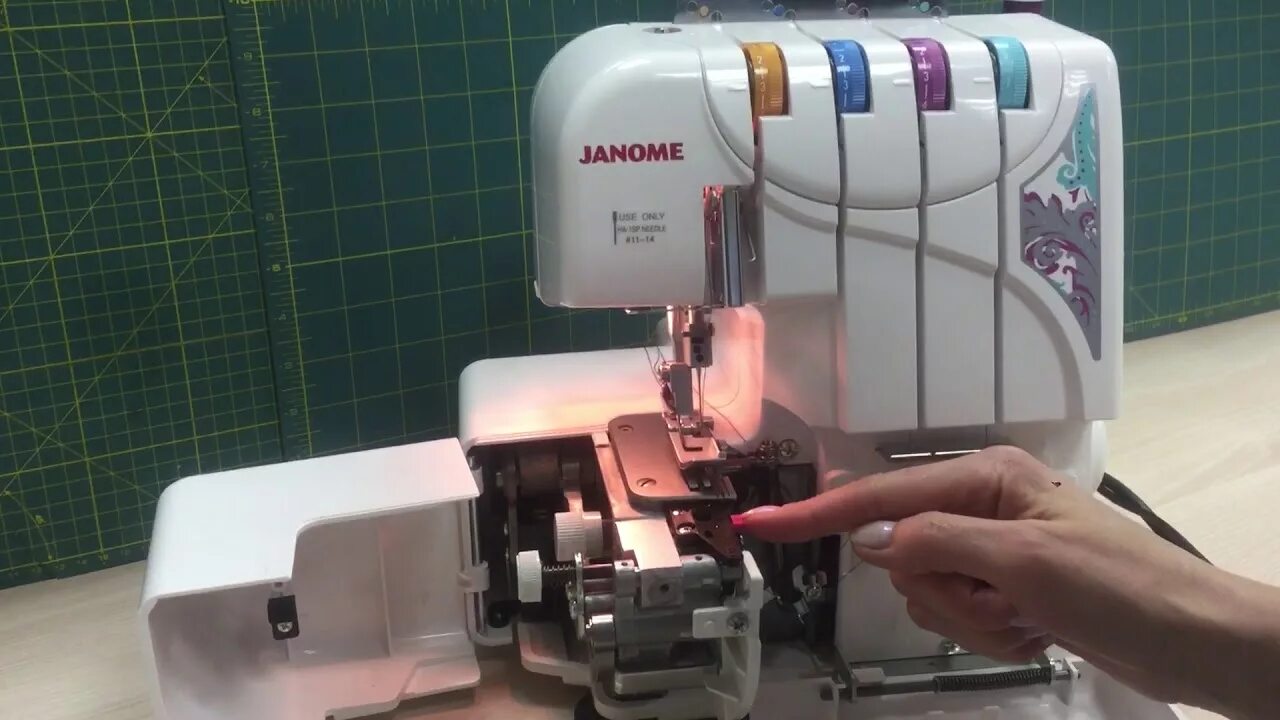 Как настроить оверлок на тонкую. Оверлок четырехниточный janome. ролевый шов на оверлоке janome. оверлок janome швы. роликовый шов на оверлоке janome 210d.