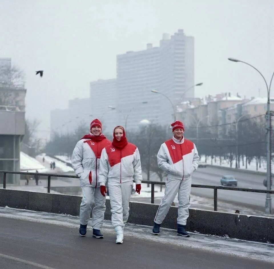 Форма олимпийской сборной СССР 1988 зимняя. Форма олимпийской сборной СССР. Форма олимпийской сборной СССР на Олимпиаде в Калгари. Калгари 1988 Олимпийская сборная СССР.