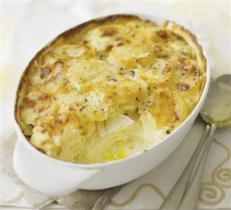 Запеканка с картошкой и яйцом. Запеканка из печени с картошкой. Картофельная запеканка с яйцами и молоком. Лапшевник с творогом в духовке. Лапшевник с творогом в духовке.