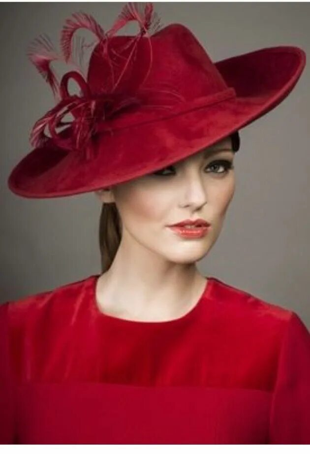 Philip Treacy шляпы. Женщина в красной шляпе. Шляпка женская красная. Женщина в красной шляпке. Шляпа современные нарезки