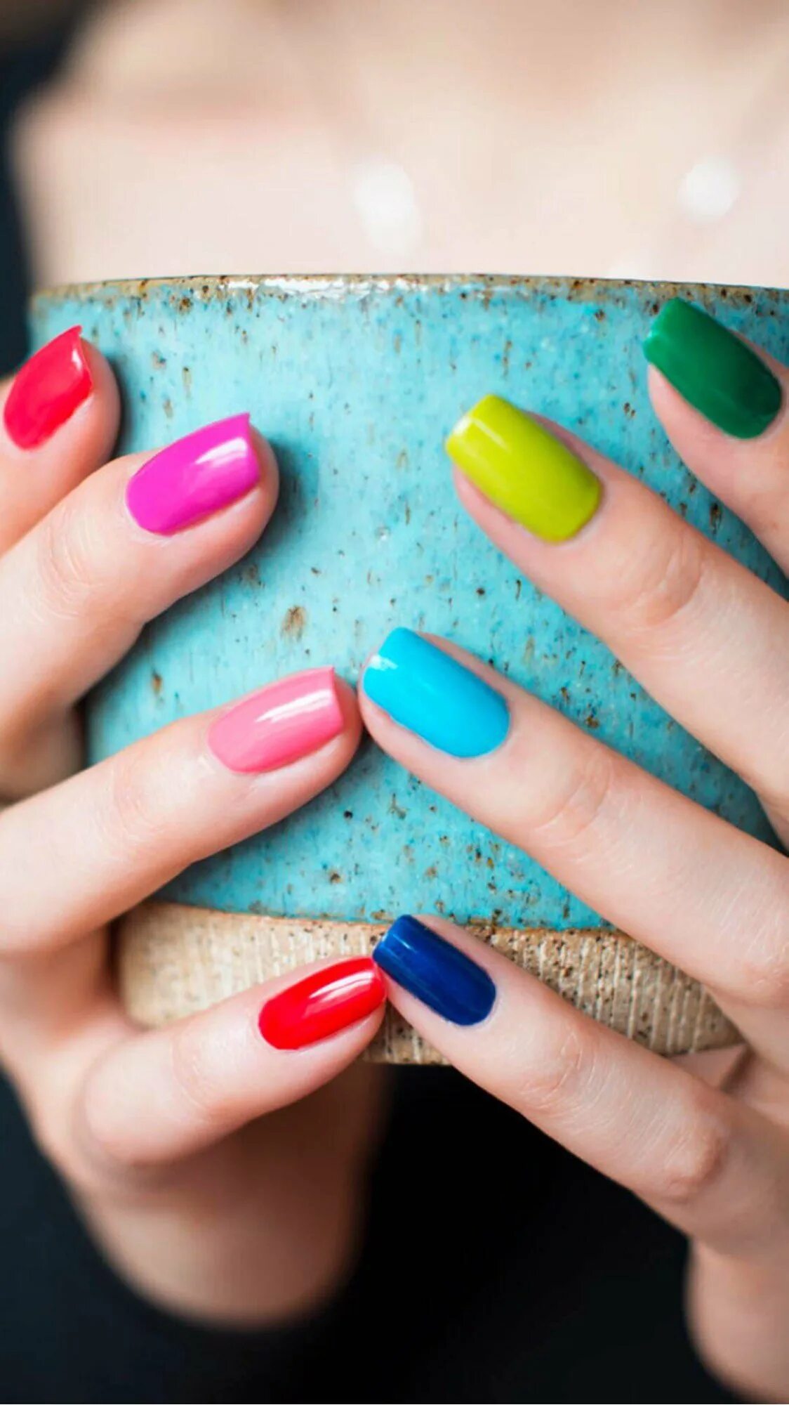 Накрасить ногти красным лаком. Накрасить ногти гель. Гелевые ногти. Красивый маникюр. Красивое покрытие гель лаком.