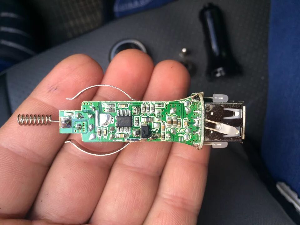 Разборка USB зарядного устройства. Разборка зарядного устройства юсб. Разборка автомобильное зарядное устройство. Разбор зарядного устройства юсб. Подскажешь разбор