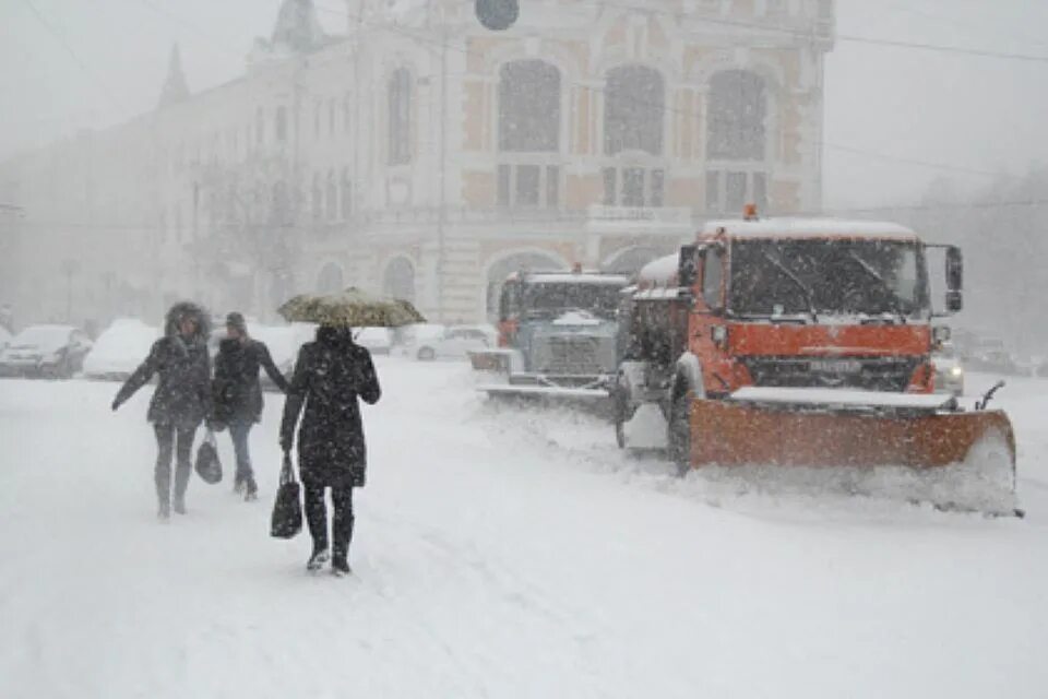 Сильная метель в городе. Метель в Нижнем Новгороде. Снегопад в Нижнем Новгороде. Сильный снегопад. Сильная метель.