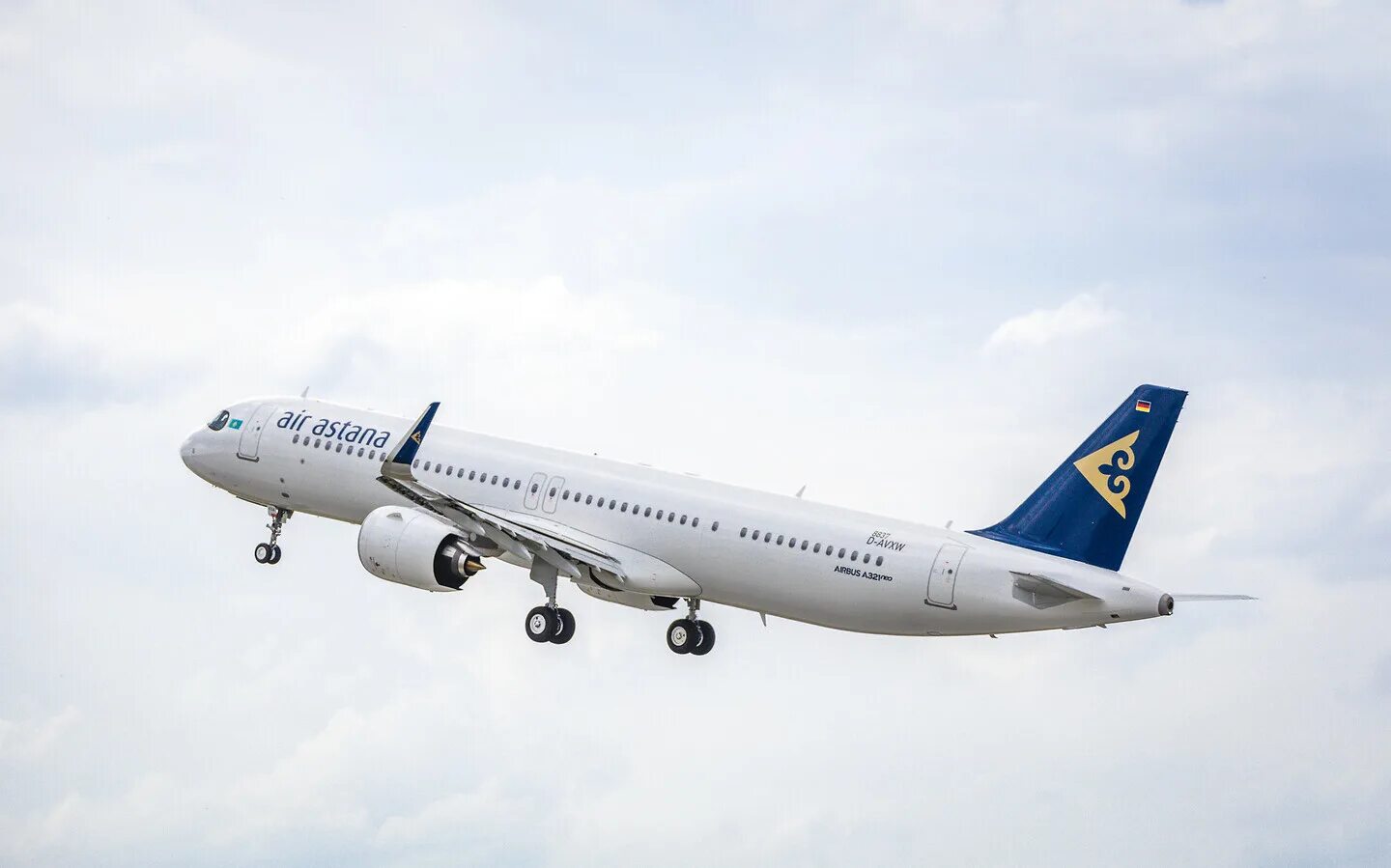 Воздух астана. A321 Neo Air Astana. Самолёт Airbus a321. Air Astana 321neo LR. Аэробус а320 Эйр Астана.