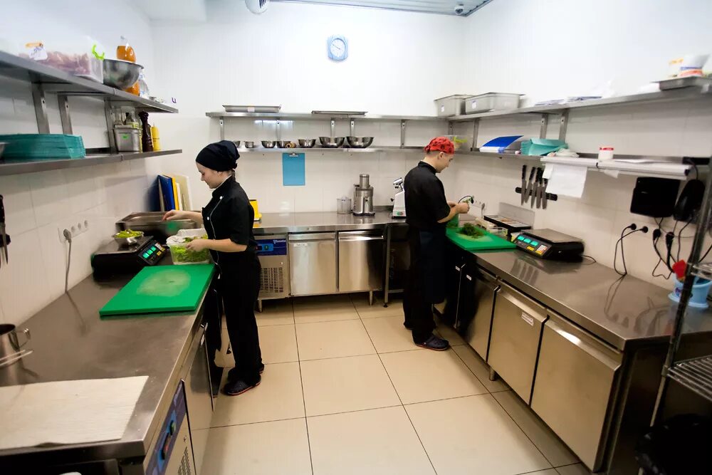 кухня ресторана. кухня предприятия общественного питания. организация рабочего места общественного питания. кухня общепит. кухня ресторана.