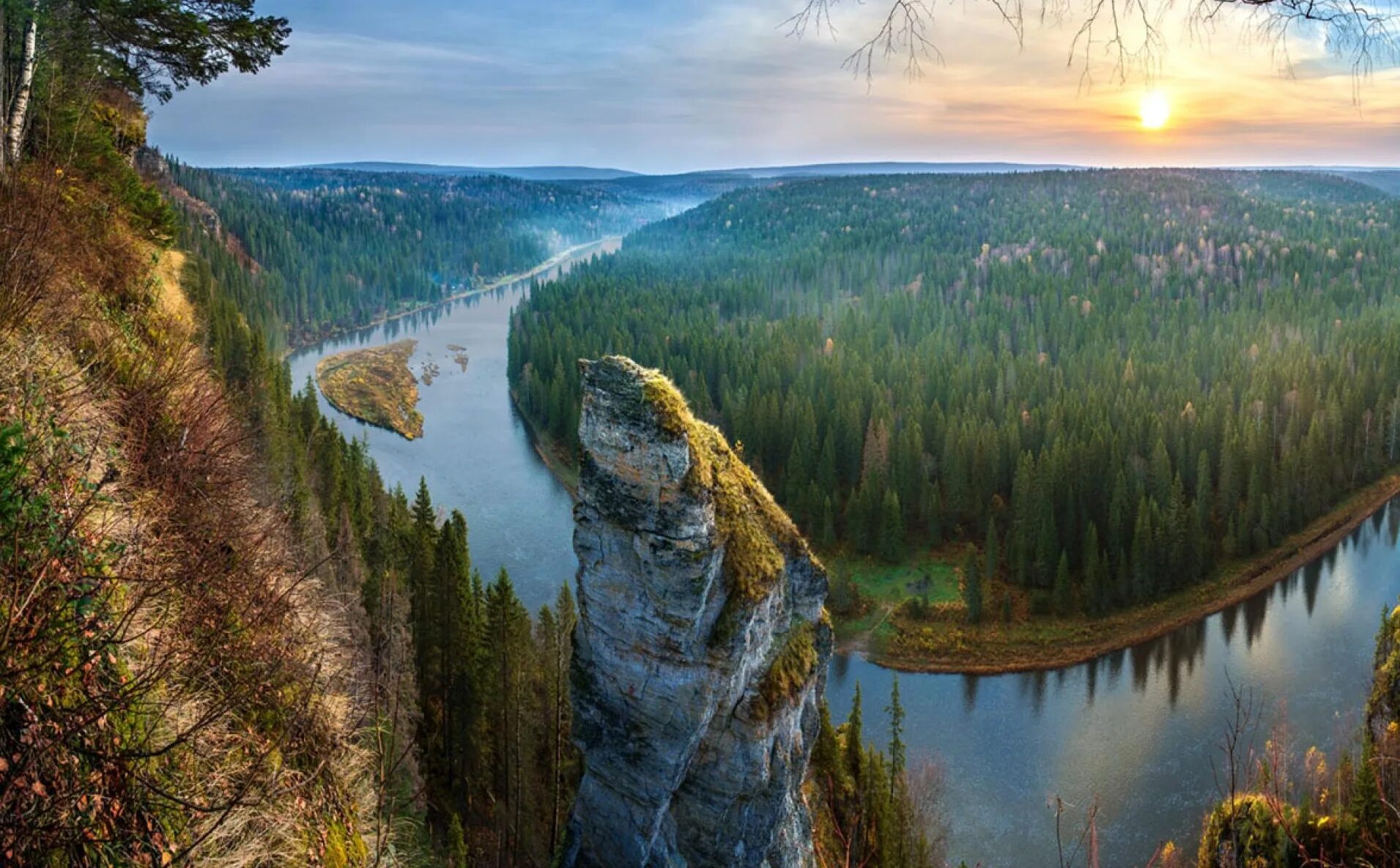 Река Усьва Пермский край. Усьвинские столбы Пермский край. Каменные столбы Усьва Пермский край. Усьва Усьвинские столбы. Чусовая река россии