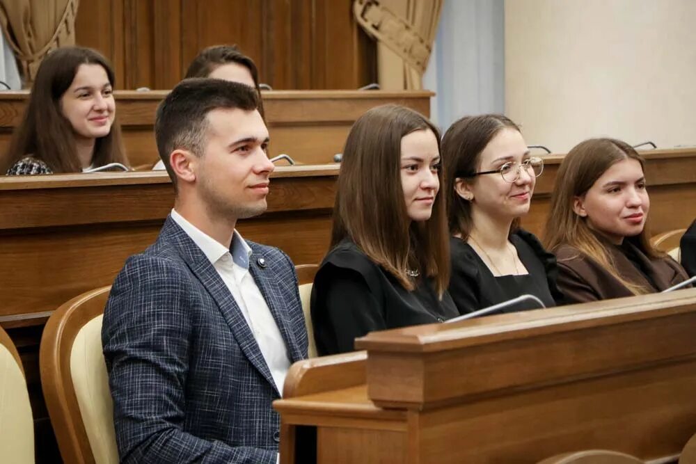 Студенты юридического. Студент юрист. Студенты Белгорода. Гениальные студенты юрфака поборются за крупный
