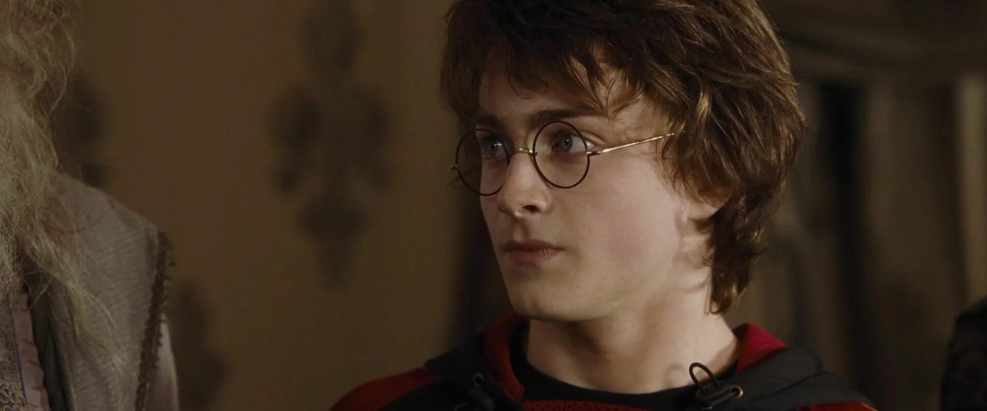 Harry potter 4 read. Harry potter 4 read. гарри с кубком. гарри поттер турнир трех волшебников. джеймс поттер гарри поттер и кубок огня.