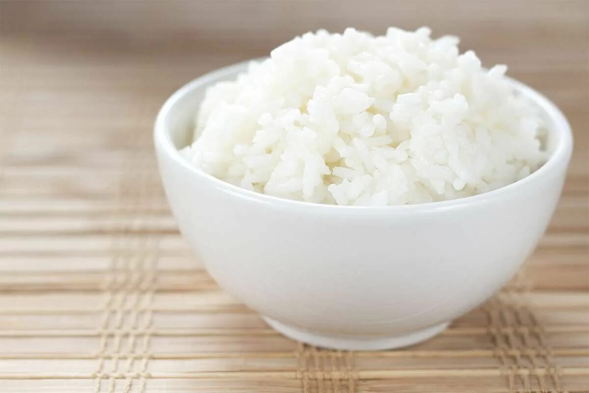 White rice. Рис Уайт. Белый Райс. Блюда из белого риса получаются красивыми. Рис в белой пиалочке.