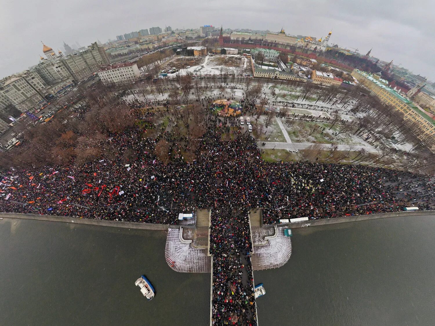 Болотная территория. Болотная площадь 2012 митинг. Болотная площадь митинг 2011. Митинг на Болотной площади 10 декабря 2011 года. Болотная площадь 2022.