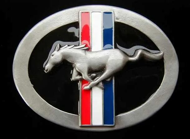 Машина с бегущей лошадью. Марка автомобиля с лошадью. Машина с логотипом лошади. Эмблема конь на автомобиле. Автомобильный значок с лошадью.