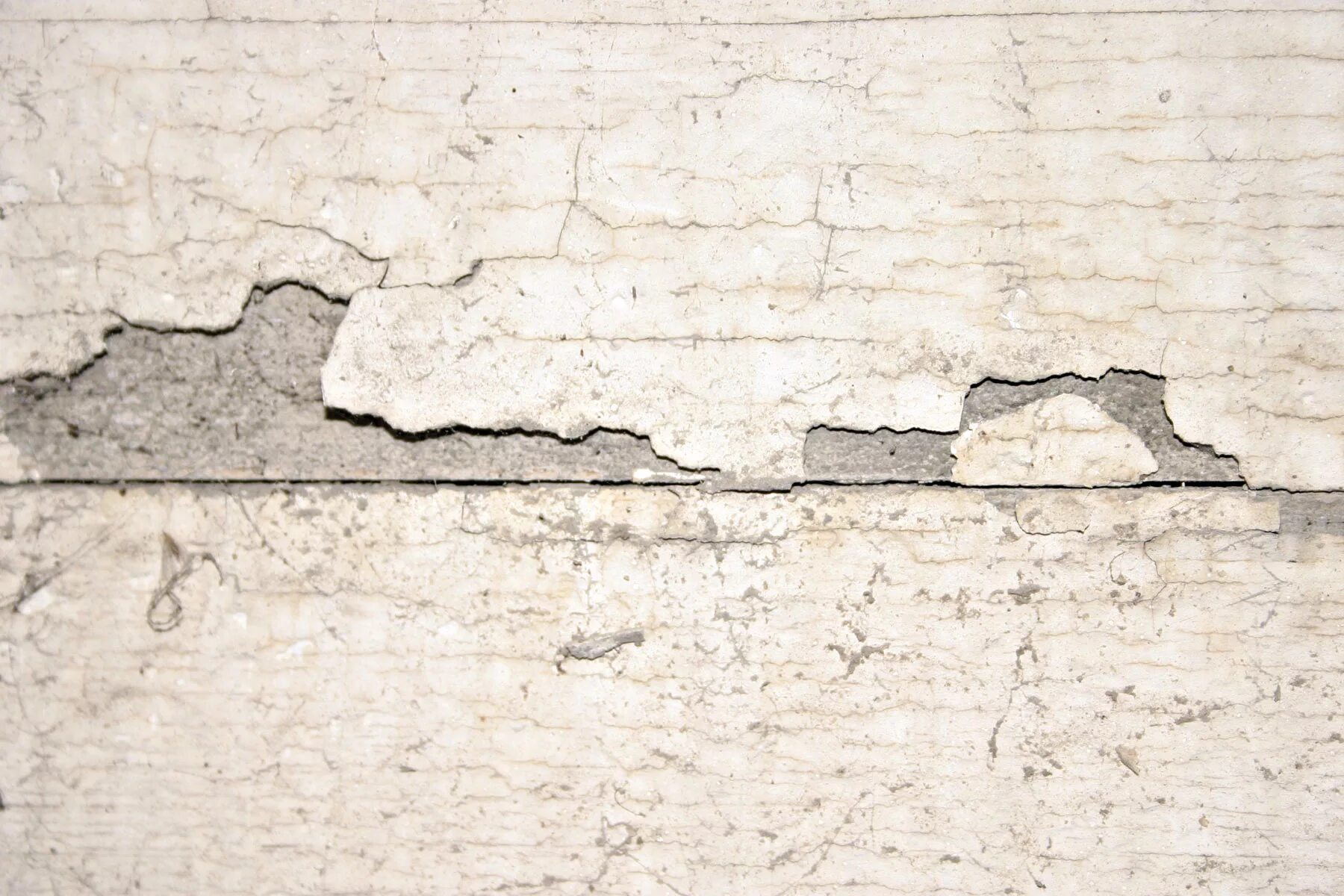 Год трещины. Старая стена в трещинах. Трещины на стене текстура. Трещины в бетоне. Текстура бетона с трещинами.