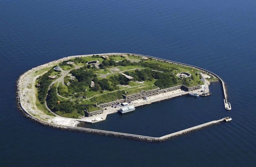Самый большой остров в дании. Острова Дании. Собственный остров. Остров Фюн. Остров самсё.