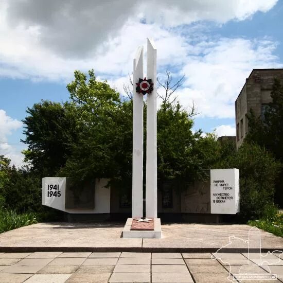 Село трудовое. Село дружба соль-илецкого района. Запорожская область куйбышевский район село смирново. Трудовое (сакский район). Памятник вов в сакском районе.