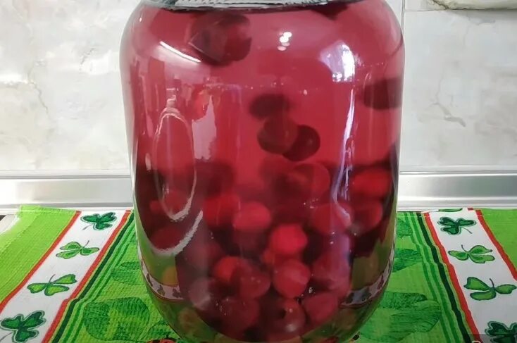 Как сварить компот из смородины. Как сварить компот из смородины. Смородиновый компот. Компот со смородиной на зиму. Замороженные ягоды для компота.