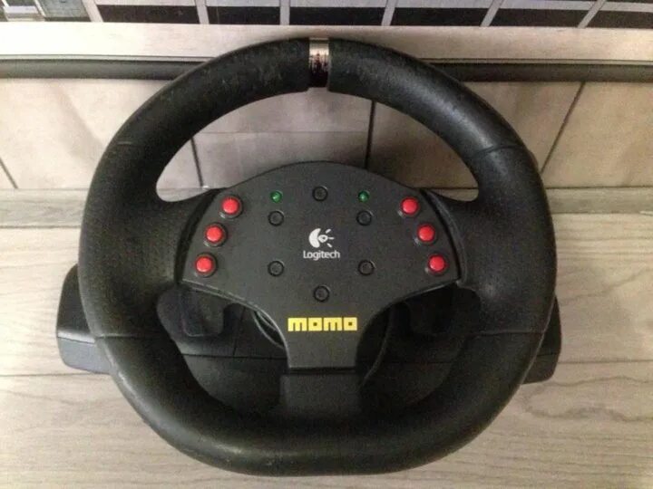 Momo racing force. Руль Logitech Momo. Logitech Momo Racing. Logitech Momo gt. Руль Momo Racing Force feedback Wheel.