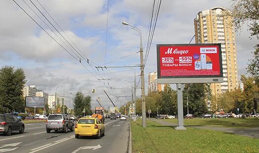 Дмитровское ш, 90к2. Дмитровское шоссе д 108. Рекламный щит на ножках. Диджитал билборд в Москве. Дмитровском шоссе 90