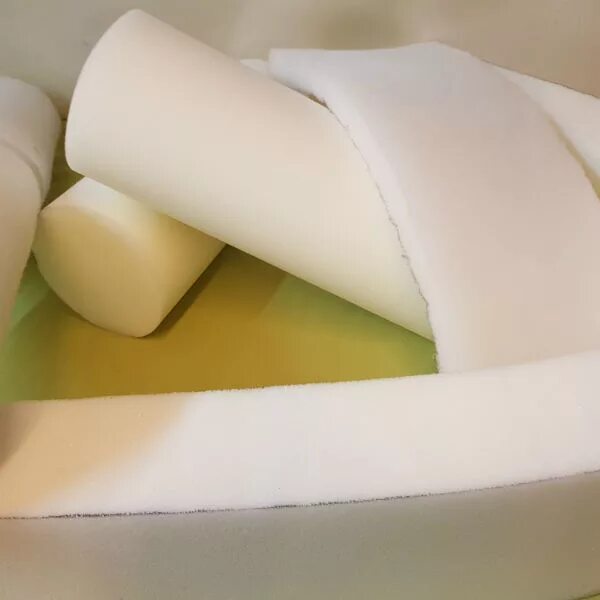 Остатки обрезки поролона. Обрезки поролона. Обрезки поролона купить. Поролон вторсырье. Обрезь поролона.