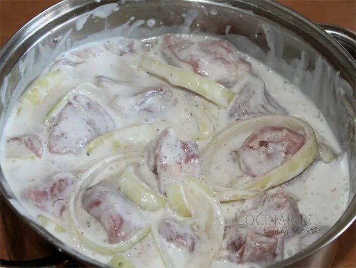 Маринад для мяса. Маринад для шашлыка из свинины на кефире. Маринад для шашлыка из свинины на кефире с луком. Маринад на кефире и луке. Мясо в кефирном маринаде.