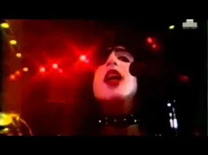Песня kiss kiss клип